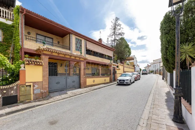Espectacular chalet independiente con piscina en Alfacar — 3