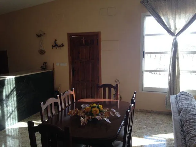 Chalet con terreno plantado — 8