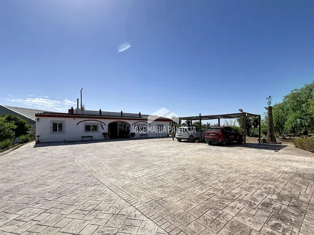 FINCA DE RECREO Y CHALET — 50