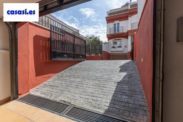 Adosada con 4 dormitorios, amplias terrazas y vistas a Granada y sierra nevada — 44