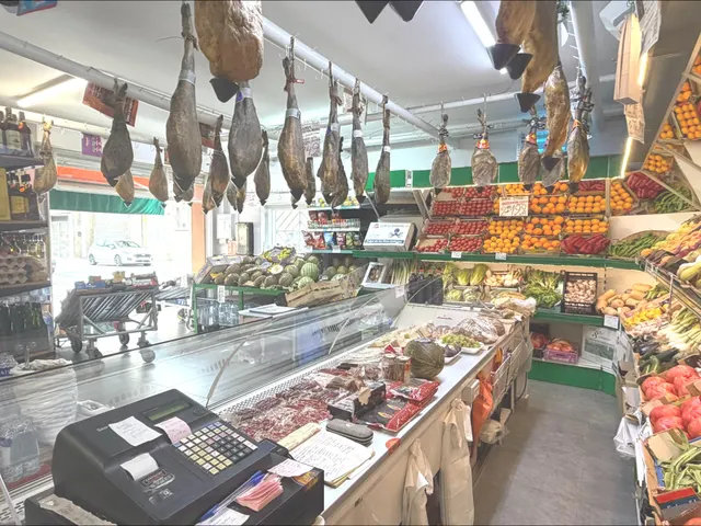 FRUTERIA / SUPERMERCADO EN TRASPASO — 3