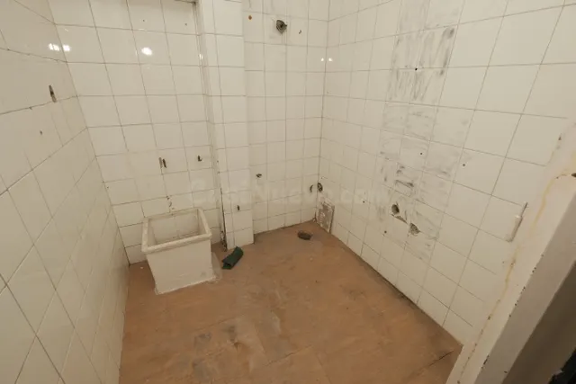 Local de 270 m2, de esquina con sótano en el centro. - foto 3