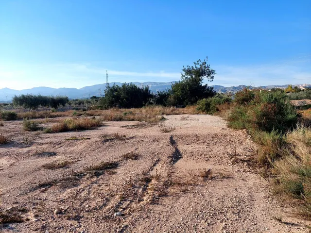 Se vende terreno de 13.000m2 en zona Squash - foto 2