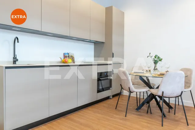 Amplio apartamento a estrenar, funcional y versátil, con zona de despacho, en una cuidada urbanización con piscina y jardines. — 11