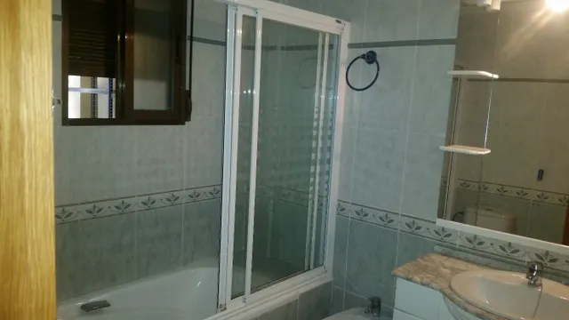 Vivienda de 120 metros más bar de 80 metros.
San Pedro. — 46