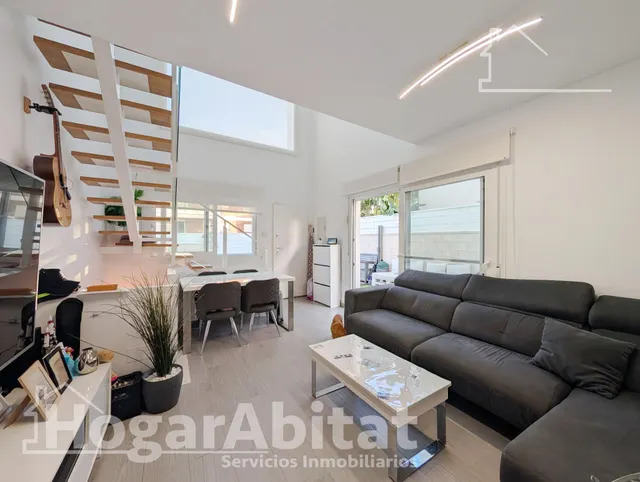 ¡Precioso Chalet! Seminuevo, amplio y luminoso, con piscina privada, garaje y jardín — 7