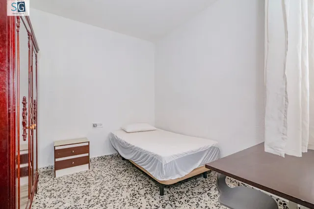 PISO DE 4 DORMITORIOS EN EL CENTRO DE GRANADA — 33