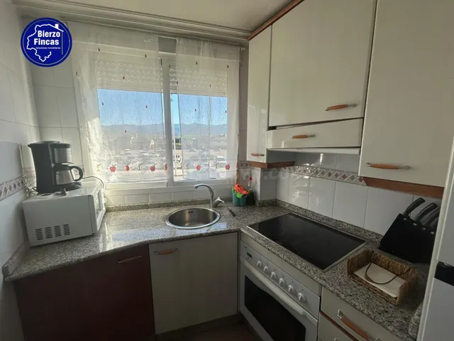 SE ALQUILA PISO EN LA ZONA ALTA DE PONFERRADA — 2