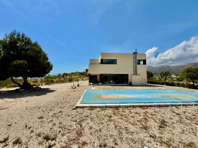 ESPECTACULAR VILLA DE LUJO CON PISCINA PRIVADA Y VISTAS AL PAISAJE EN RELLEU — 40