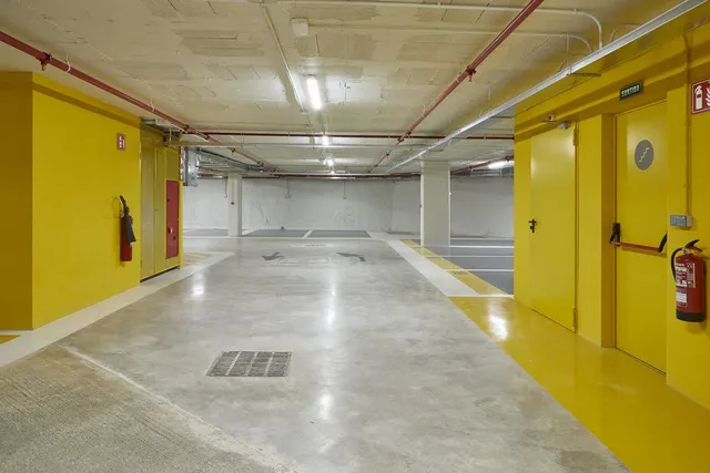 Parking de moto 4m² en alquiler - Barcelona — 10