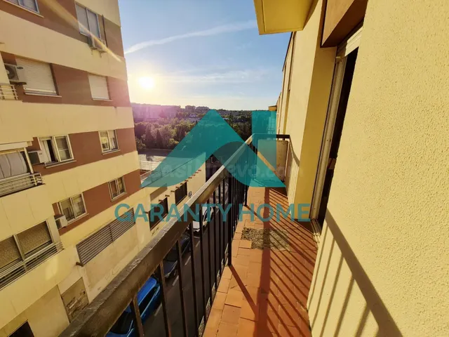 ¡PISO EN VENTA EN LA MADRILA! AMPLIO Y CON BALCÓN ✨