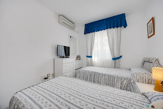 Bungalow planta baja con jardín y piscina junto c.comercial — 25