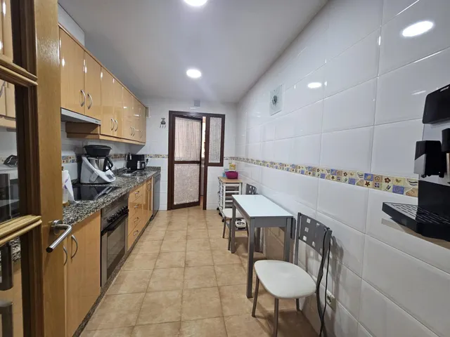 Amplio piso de 3 dormitorios con terraza, garaje, trastero y piscina en Mijas Costa — 29