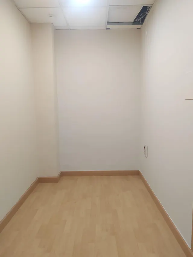 Amplio Local Comercial Reformado en Gran Eje de Jaén - Ideal para Tu Negocio — 13