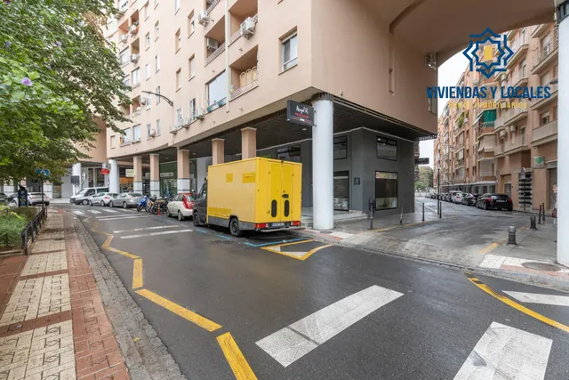 Local comercial en venta en calle agustina de aragón — 20