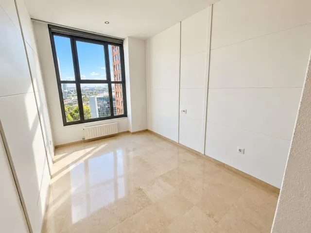 Piso de 3 habitaciones con piscina y garaje junto a Ciudad de las Artes — 13