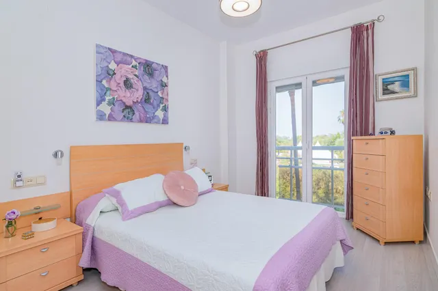¡Tu oasis junto a mar! Precioso piso de 2 dormitorios con terraza, piscina y garaje en Playa Poniente, Motril. — 22