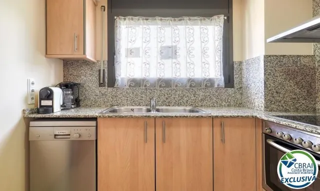 Apartamento de alto standing en Roses a 50 m del mar — 14