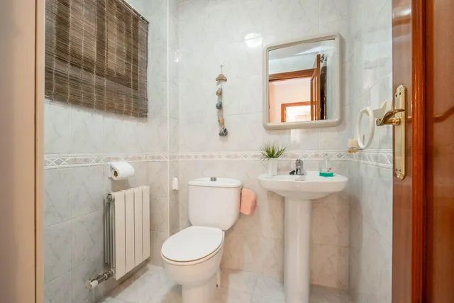 EXCLUSIVA VIVIENDA CON PISCINA PRIVADA EN URBANIZACIÓN "EL TORREÓN" EN ALBOLOTE. — 11