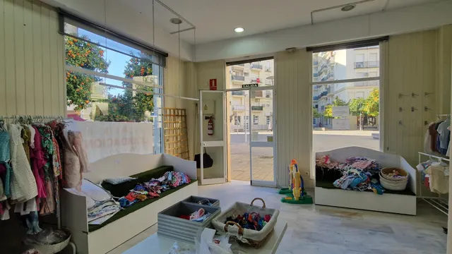 Local comercial en alquiler en esquina junto a Plaza del Caballo, gran visibilidad — 3