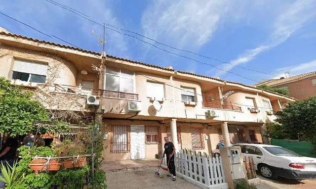 SE VENDE piso OKUPA en C Poeta Eduardo Flores de Murcia - foto 3
