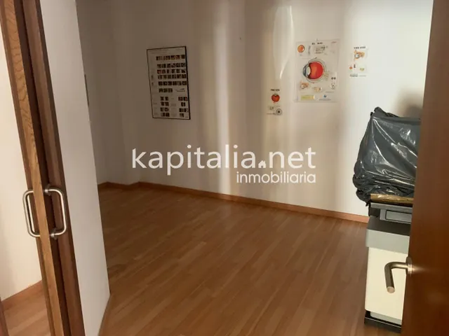 Local comercial chaflán a la venta zona Sant Rafael de Ontinyent. — 7