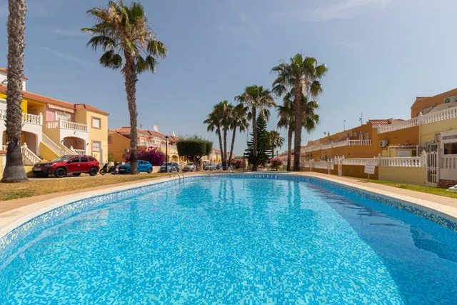 Adosado en esquina en Cabo Roig — 47