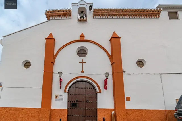 preciosa casa de pueblo en colomera — 2