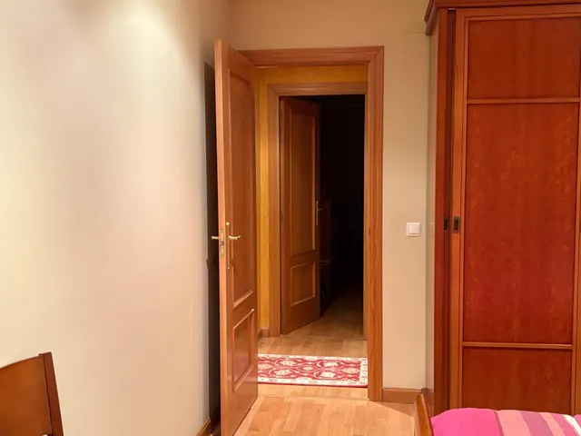 SE PISO SEMINUEVO, 94 M2, AMUEBLADO, COCINA, SALÓN, 3 HAB., 2 BAÑOS, ASCENSOR, TRASTERO, P.G. PARA ENTRAR A VIVIR. — 21
