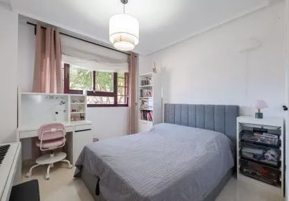 Apartamento en planta baja elevada con jardín privada, en La Mairena. — 13