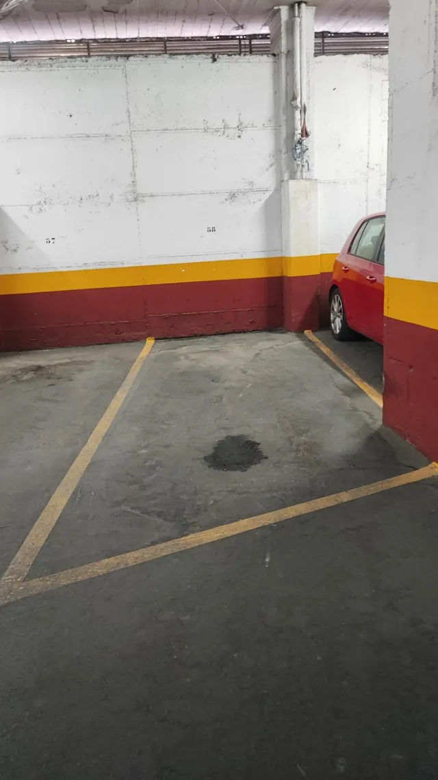 Piso exterior en buen edificio junto a Avda. Gran Capitán — 27