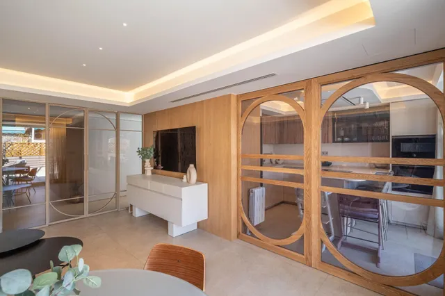 Impresionante Vivienda de Lujo con Diseño Moderno y Comodidades Exclusivas — 19