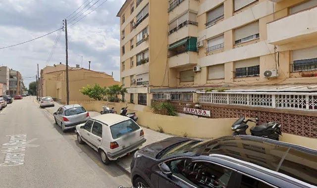 Se vende piso OKUPADO en Calle Serral 65 de Sant Vicenç dels