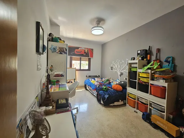 Amplio piso de 3 dormitorios con terraza, garaje, trastero y piscina en Mijas Costa — 20