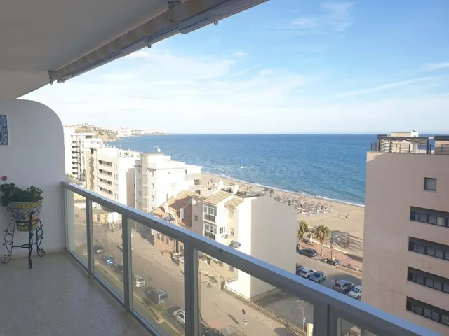 (HASTA 30 DE JUNIO) ÁTICO CON SOLARIUM 2º LÍNEA DE CARVAJAL - foto 3