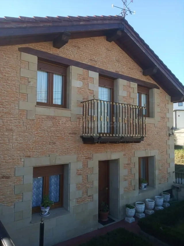 Céntrico !! Se Vende Chalet en Valle de Mena - foto 5