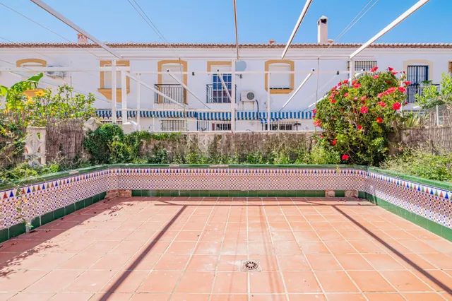 Chalet adosado en Salobreña playa, urb. privada con piscina y jardines. — 22