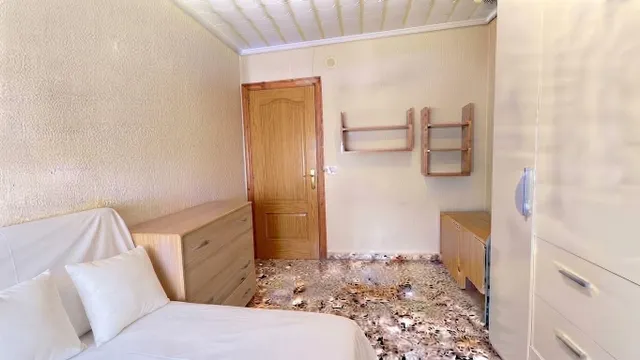 ¡GRAN VIVIENDA DE ESQUINA, 150 M2, 4 DORMITORIOS DOBLES, TOTALMENTE EXTERIOR, EN ZONA POETA MIGUEL HERNANDEZ! — 17