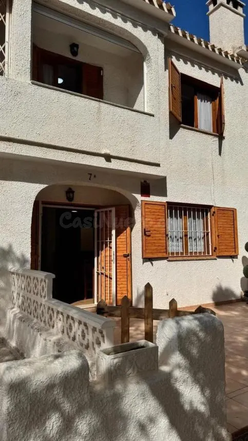 GRAN CHALET ADOSADO EN ORIHUELA COSTA: 2 HAB, 2 BAÑOS