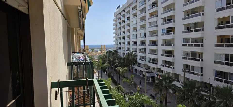 Piso de 3 dormitorios con terraza en Fuengirola