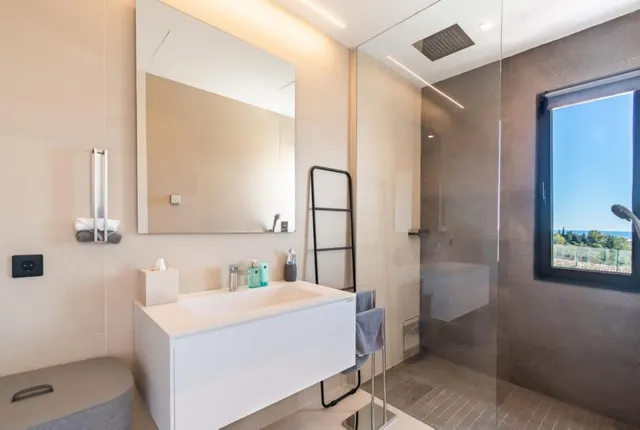 Chalet 4 habitaciones 640m² en venta - Costa del Sol — 24