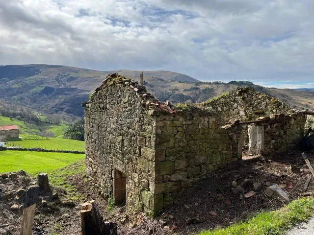 SARO. TERRENO DE 18490 METROS CON CABAÑA PARA REHABILITAR — 2