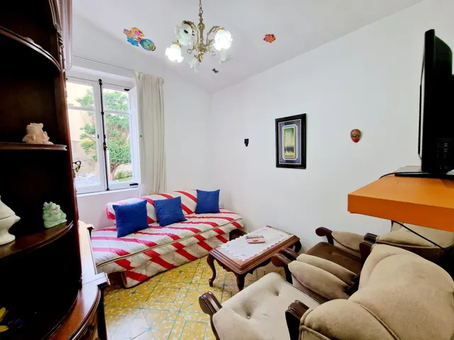 EXCLUSIVO CONJUNTO DE DOS CASAS CON JARDÍN Y GARAJE A 300 METROS DE LA PLAYA DE A RAPADOIRA – FOZ — 48