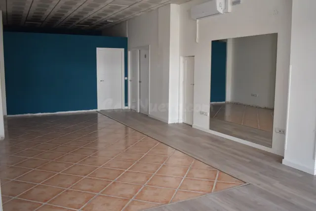 Local comercial en la Avenida principal de Coin disponible p - foto 5