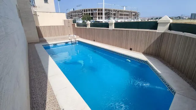 Estupendo triplex en zona campo de futbol — 38