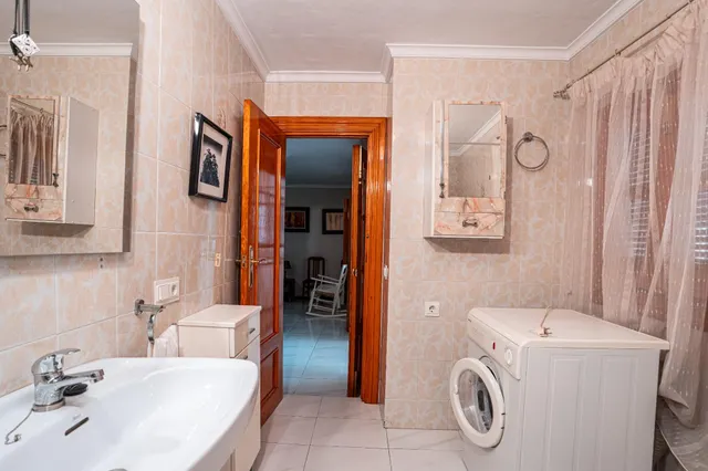 Espectacular vivienda de más de 200 m2 con 4 dormitorios, 3 baños y gran azotea — 25