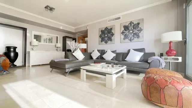 Apartamento de lujo en planta baja con vistas panorámicas al mar en los flamingos, Benahavís — 10