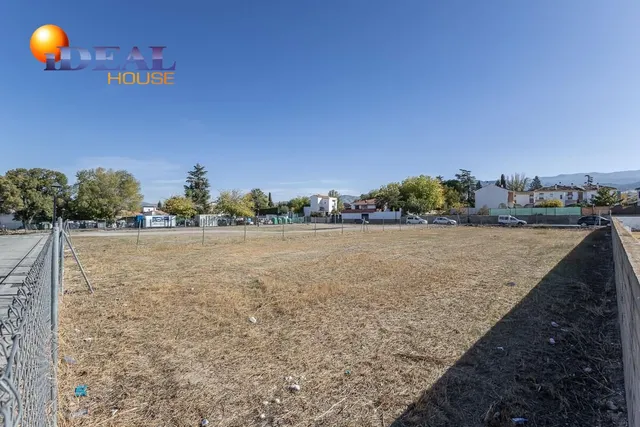 Solar de 1.175 m2 en Ogijares — 3