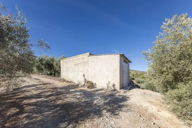 Casa rural en término de Montefrío. — 34