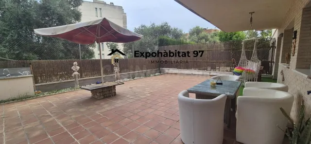 ¡BAJO ESPECTACULAR CON GRAN TERRAZA 90 m2. CON PARKING Y PIS - foto 5
